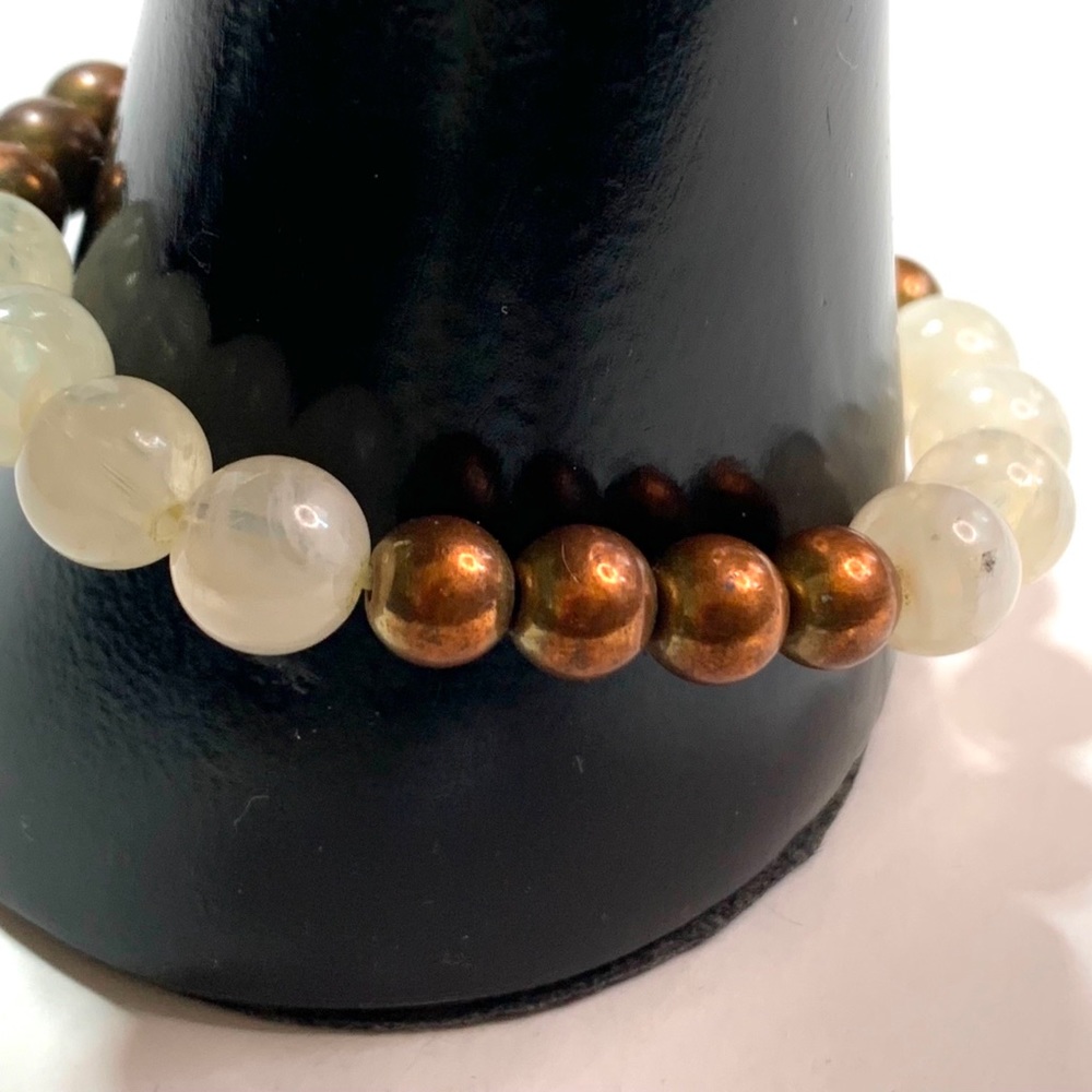 Beaded Stretch Bracelet Round Brass & Swirled Milky White Beads - Picture 3 of 5